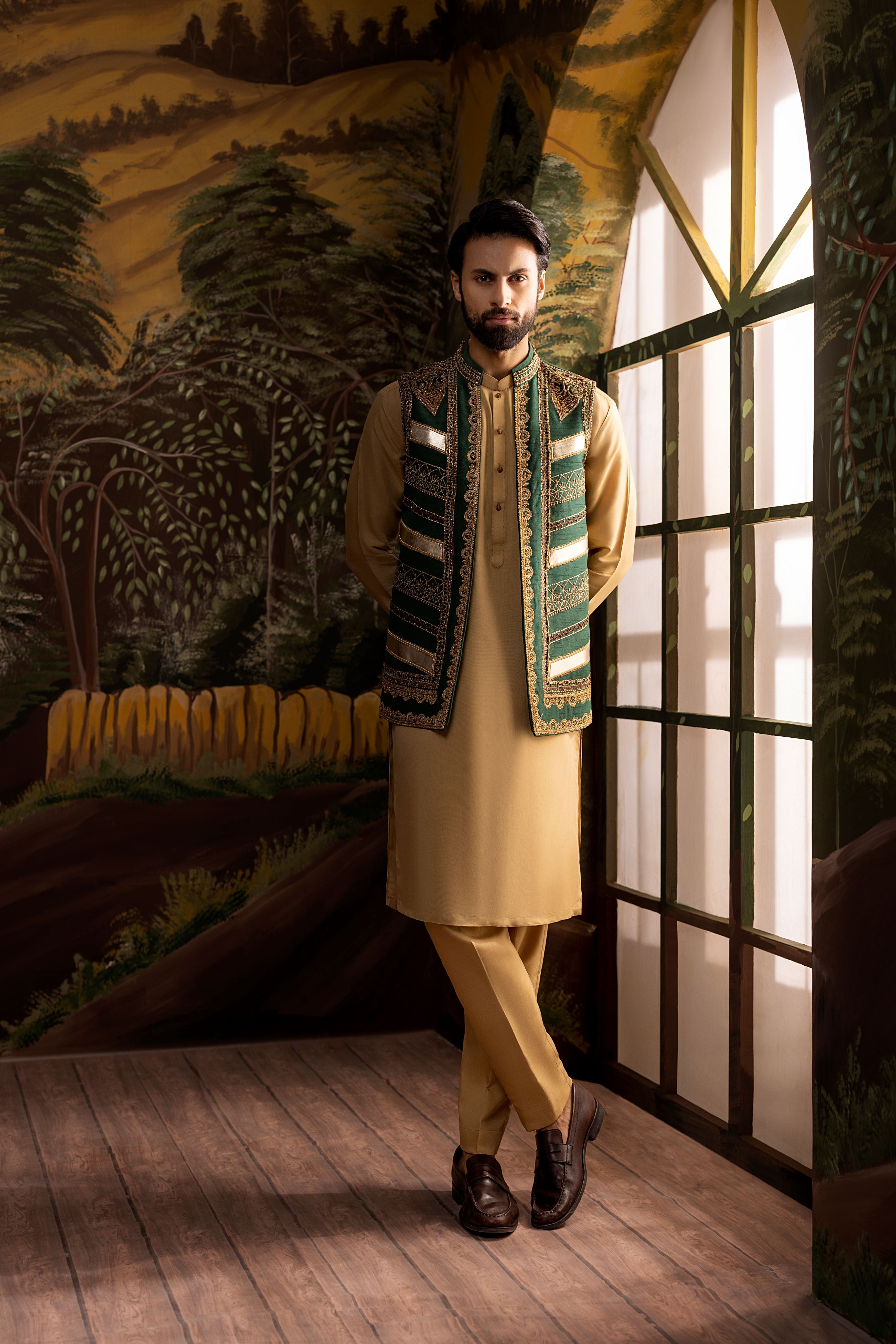 Green Diagonal Line Design With Shoulder Heavy Motif