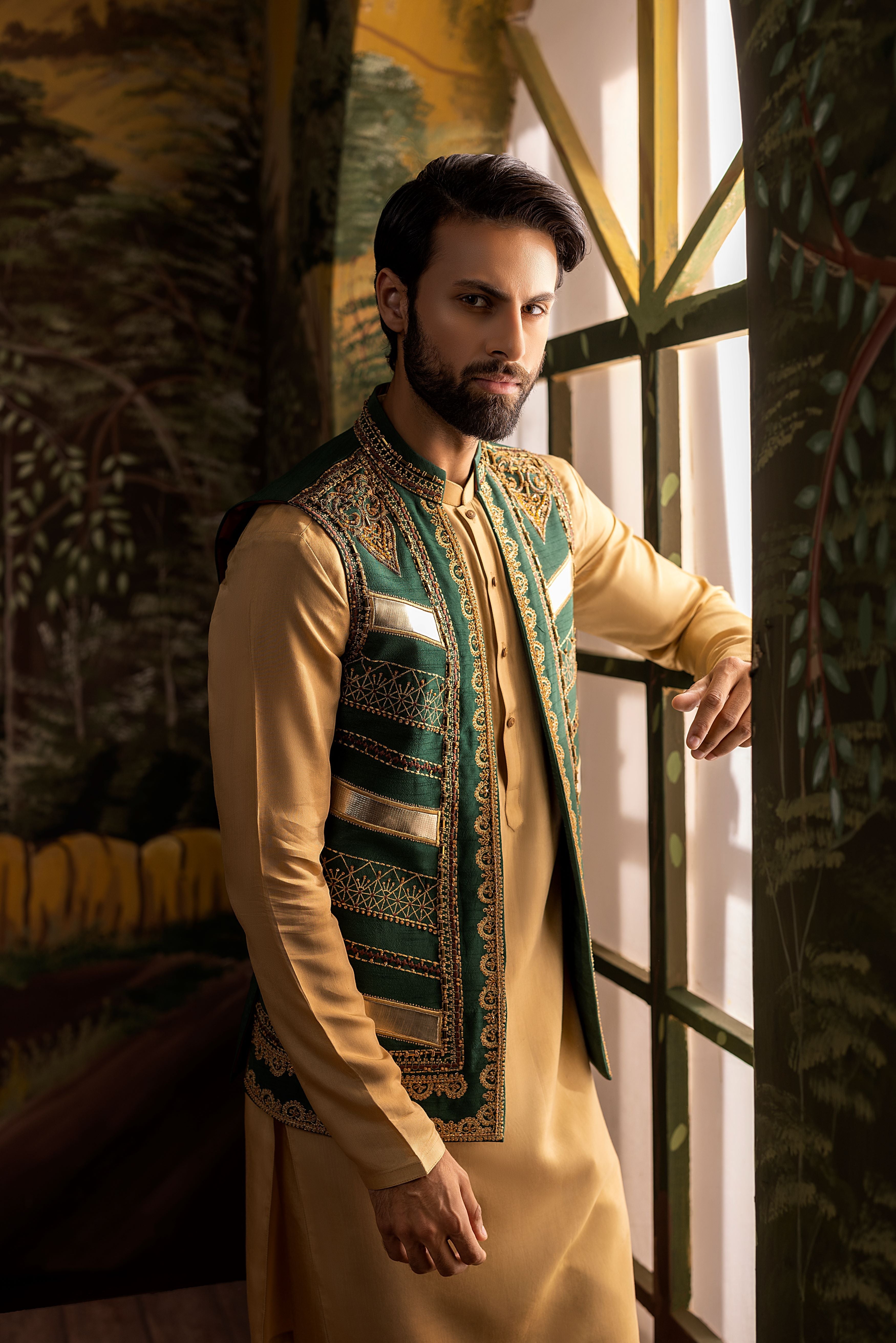 Green Diagonal Line Design With Shoulder Heavy Motif