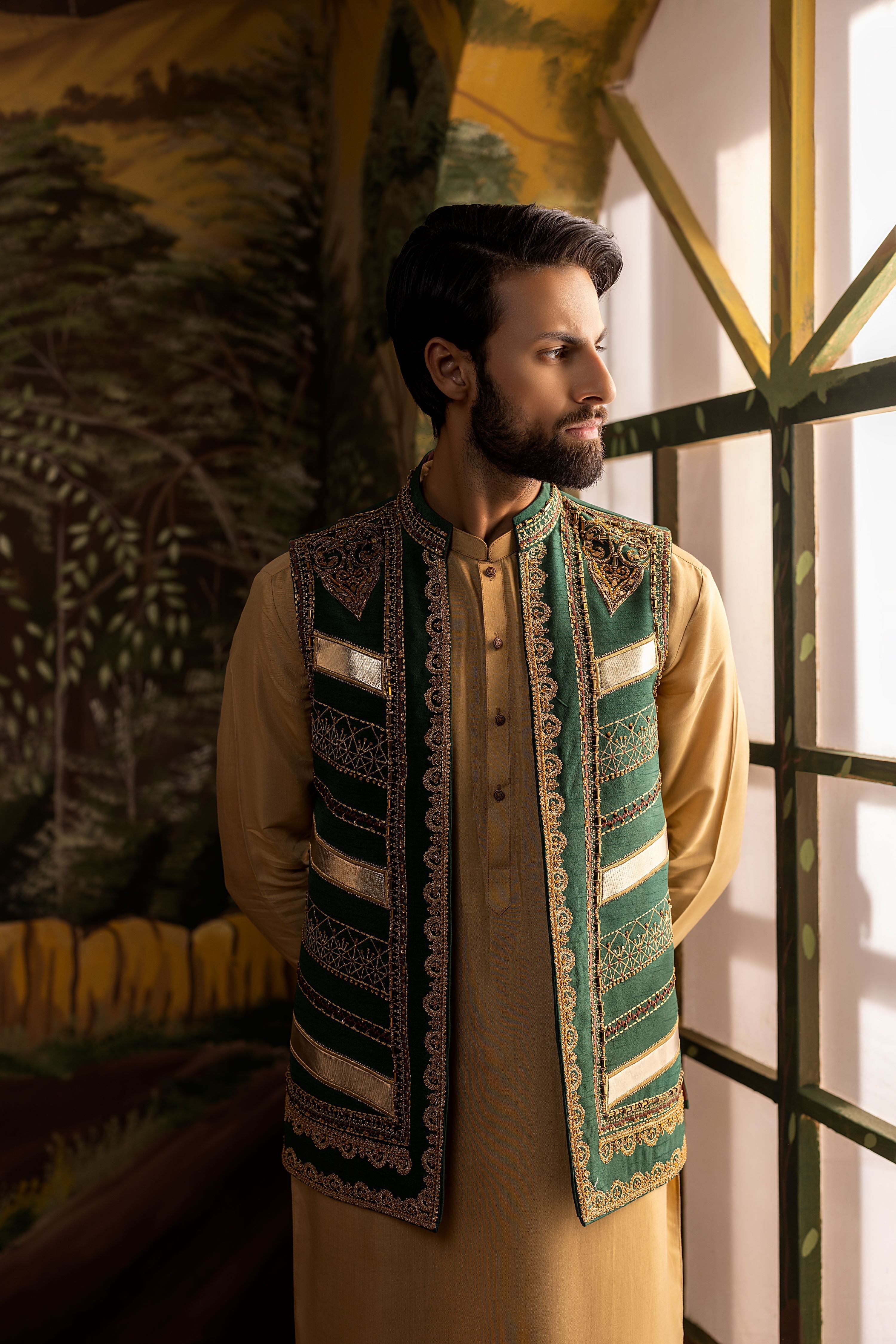 Green Diagonal Line Design With Shoulder Heavy Motif