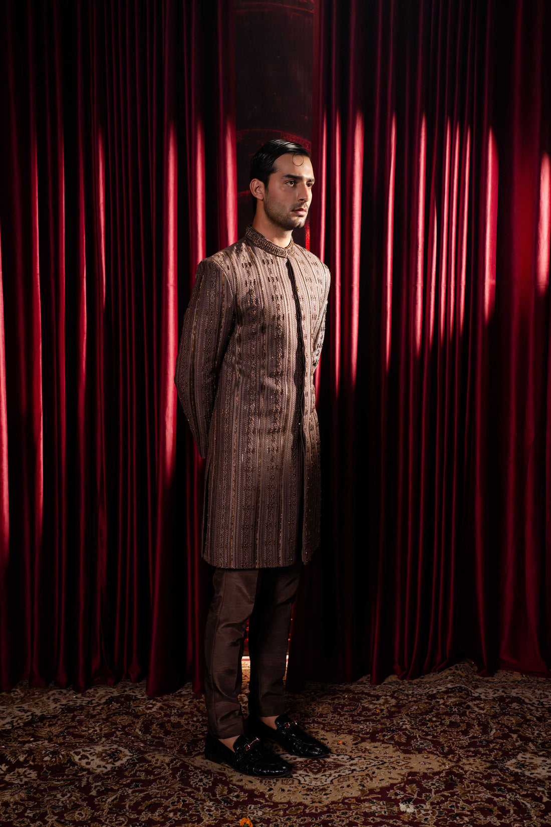 AGHAAZ-E-ZARI